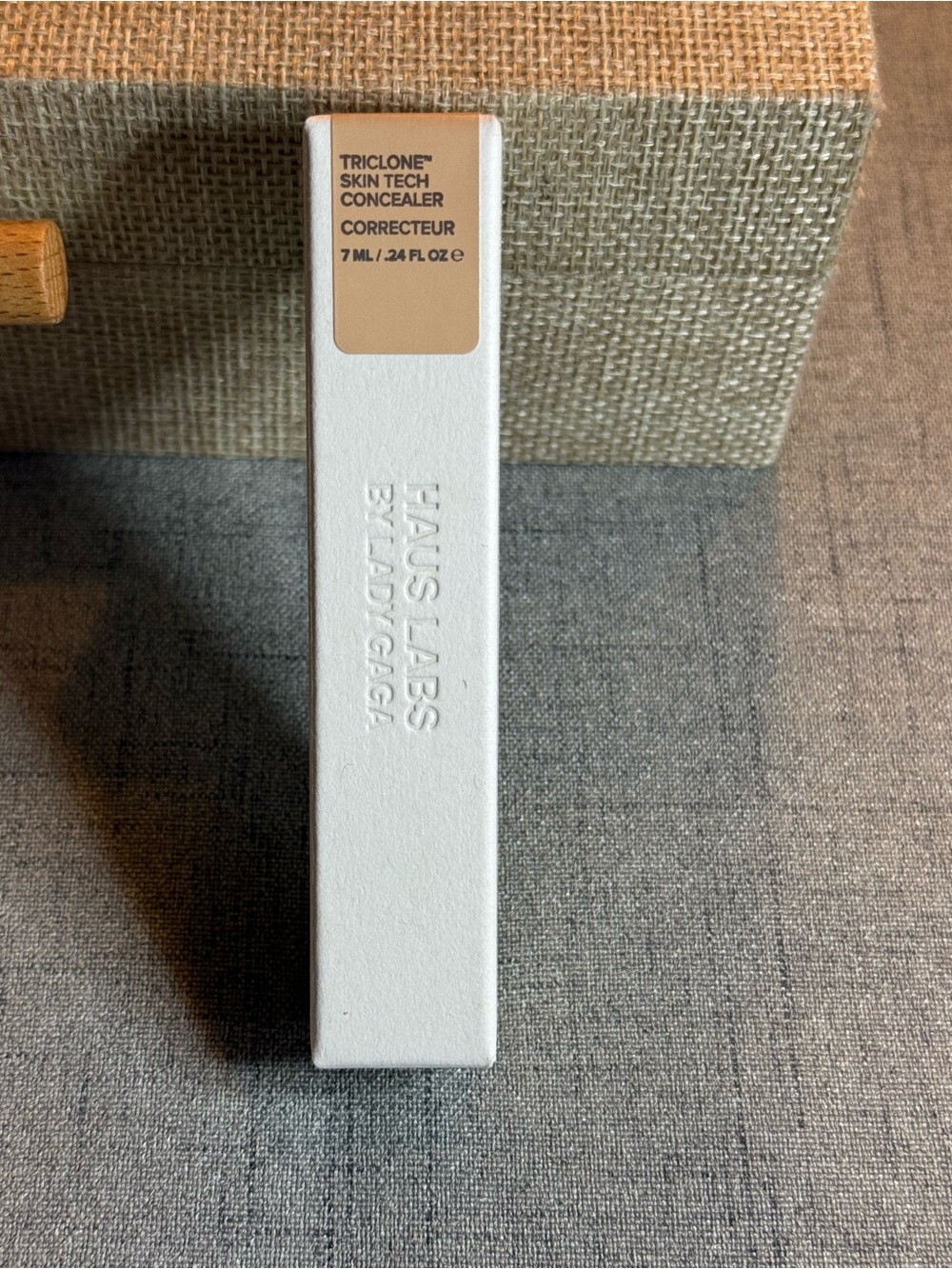 Haus Labs Triclone Skin Tech Hydrating Concealer 44 Light Peach 0.23 oz /7ml NIB - Picture 3 of 7